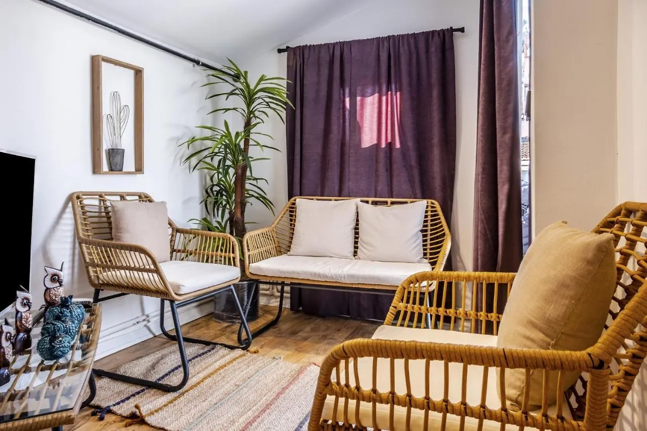 Lovely Flat With Terrace On Istiklal Street Estambul Apartamento
