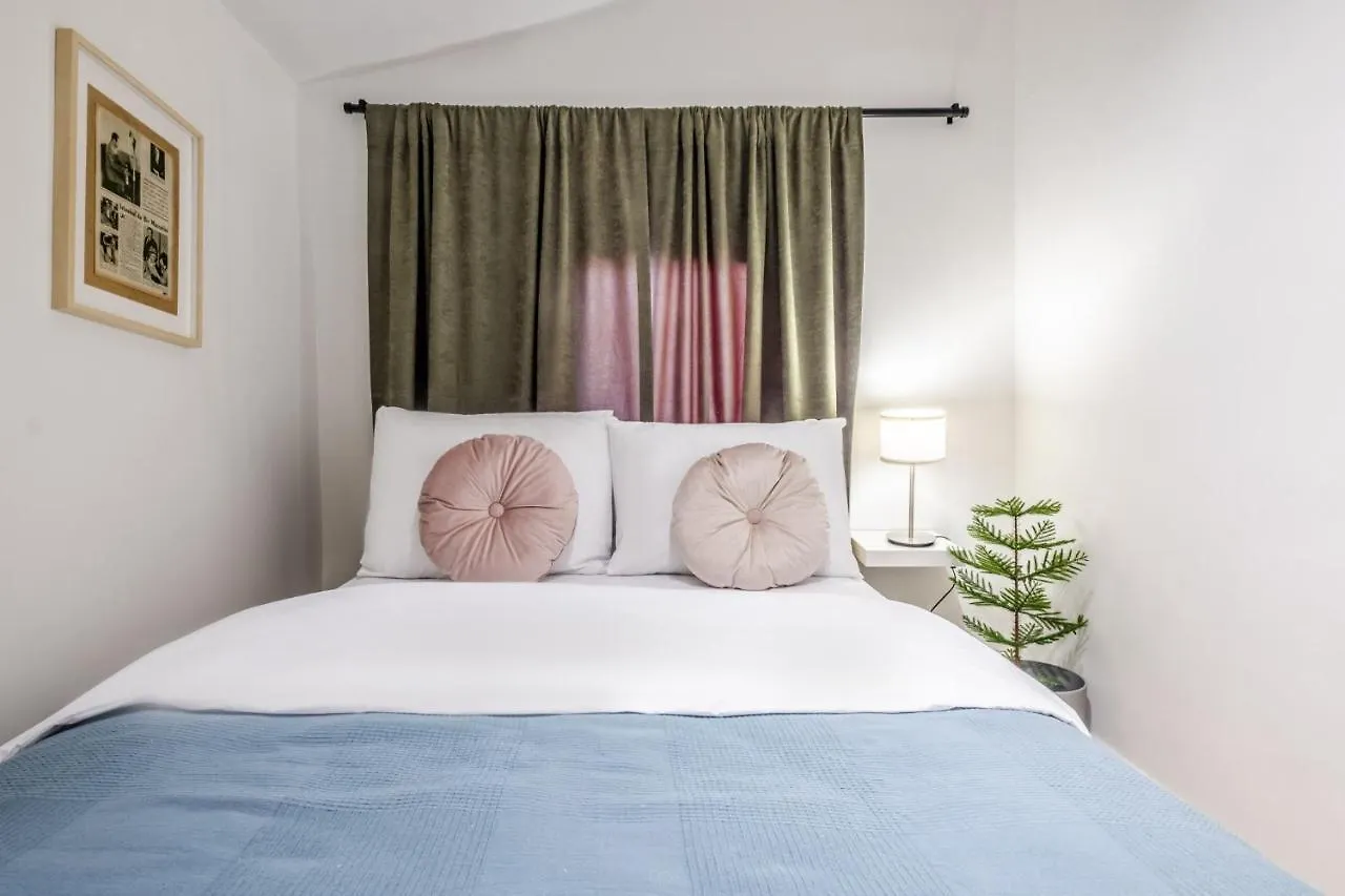 Lovely Flat With Terrace On Istiklal Street Estambul