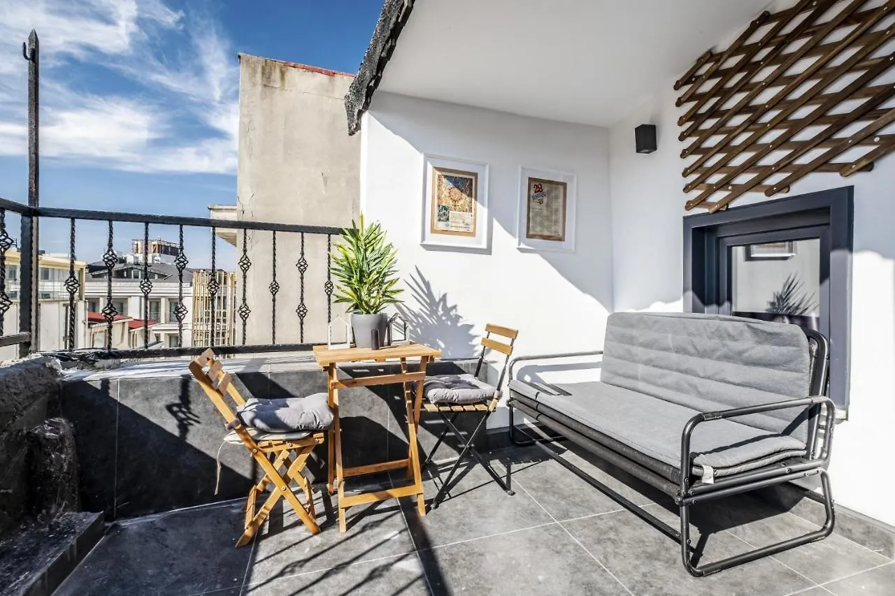Lovely Flat With Terrace On Istiklal Street Estambul 0*,  Turquía