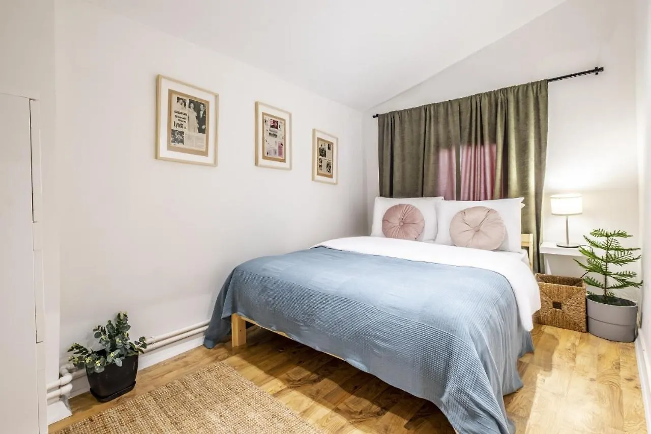 Lovely Flat With Terrace On Istiklal Street Estambul